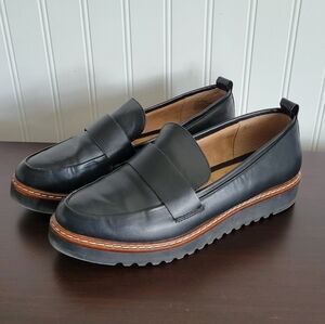 Kelly and Katie Black Slip-On Loafer. Woman's size 7.5